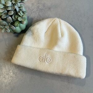 ALO Yoga Cream Beanie NWT